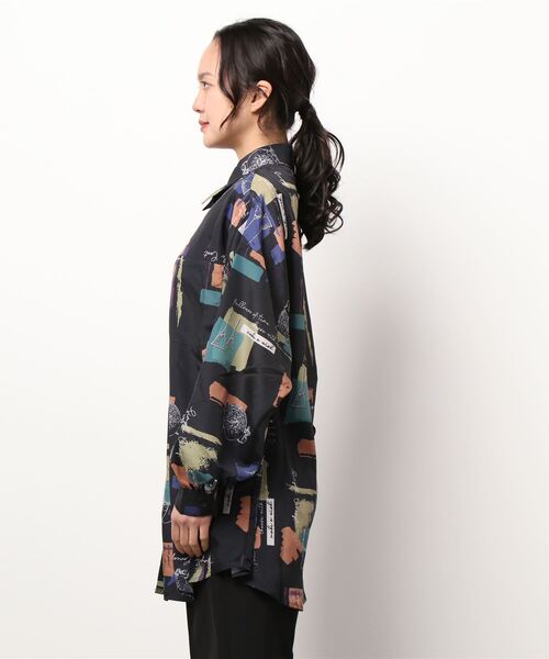 SpRay（スプレイ）の「小物柄　ＢＩＧ　シャツ（シャツ/ブラウス・レディース・ブラック/アイボリー・FREE）」の3枚目の写真