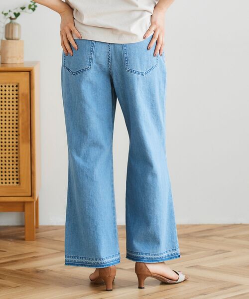 le.coeur blanc（ルクールブラン）の「デニムセンターシームフレアパンツ（デニムパンツ・レディース・ブラック/ブルー・38/36）」の22枚目の写真