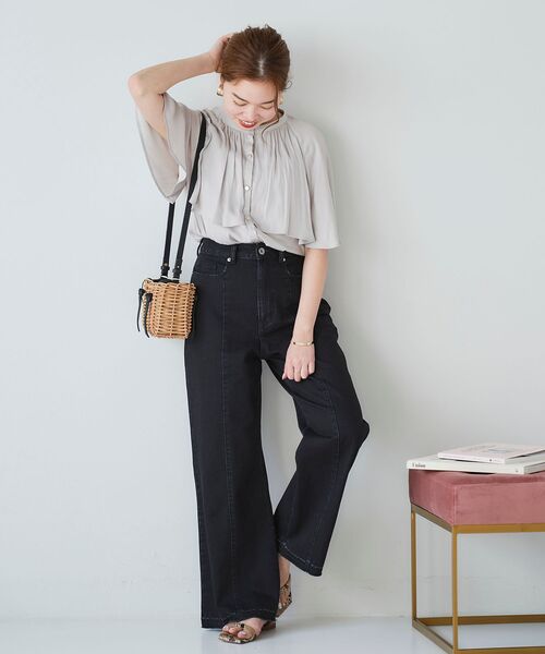 le.coeur blanc（ルクールブラン）の「デニムセンターシームフレアパンツ（デニムパンツ・レディース・ブラック/ブルー・38/36）」の17枚目の写真