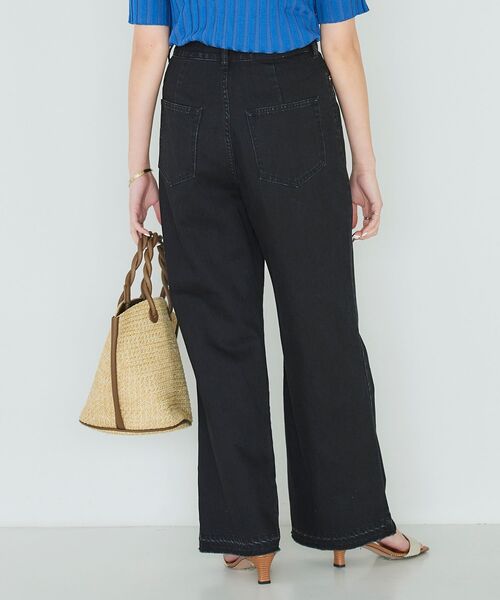 le.coeur blanc（ルクールブラン）の「デニムセンターシームフレアパンツ（デニムパンツ・レディース・ブラック/ブルー・38/36）」の11枚目の写真