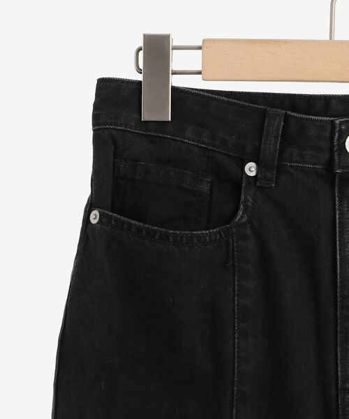 le.coeur blanc（ルクールブラン）の「デニムセンターシームフレアパンツ（デニムパンツ・レディース・ブラック/ブルー・38/36）」の6枚目の写真