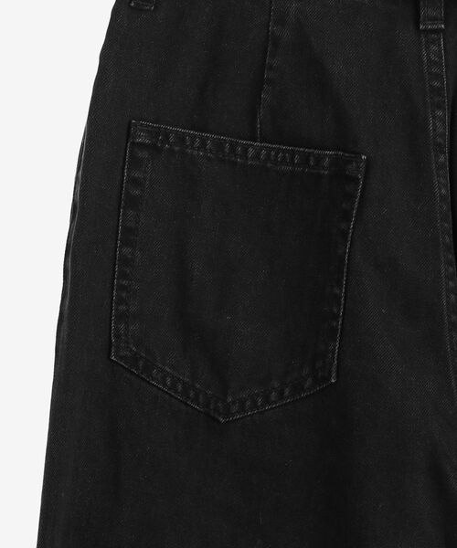 le.coeur blanc（ルクールブラン）の「デニムセンターシームフレアパンツ（デニムパンツ・レディース・ブラック/ブルー・38/36）」の5枚目の写真