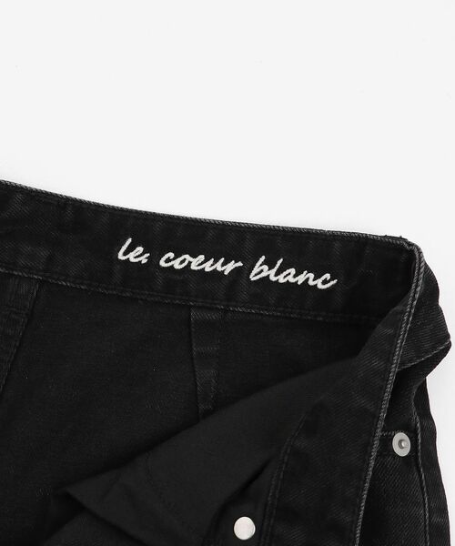 le.coeur blanc（ルクールブラン）の「デニムセンターシームフレアパンツ（デニムパンツ・レディース・ブラック/ブルー・38/36）」の3枚目の写真