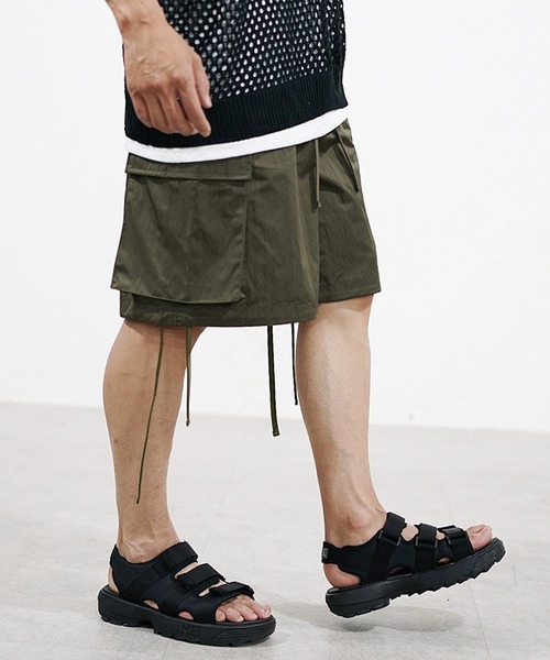 MinoriTY（マイノリティ）の「【MinoriTY】極太カーゴショーツ ワイドハーフパンツ ショートパンツ カーゴパンツ 夏服 メンズ オーバーサイズ（カーゴパンツ・メンズ・ブラック/グレー/カーキ・M/L）」の9枚目の写真