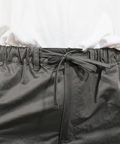 MinoriTY（マイノリティ）の「【MinoriTY】極太カーゴショーツ ワイドハーフパンツ ショートパンツ カーゴパンツ 夏服 メンズ オーバーサイズ（カーゴパンツ・メンズ・ブラック/グレー/カーキ・M/L）」の14枚目の写真