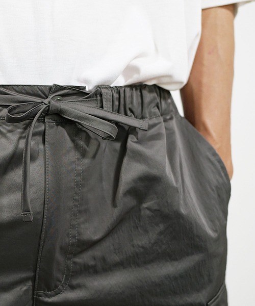 MinoriTY（マイノリティ）の「【MinoriTY】極太カーゴショーツ ワイドハーフパンツ ショートパンツ カーゴパンツ 夏服 メンズ オーバーサイズ（カーゴパンツ・メンズ・ブラック/グレー/カーキ・M/L）」の15枚目の写真