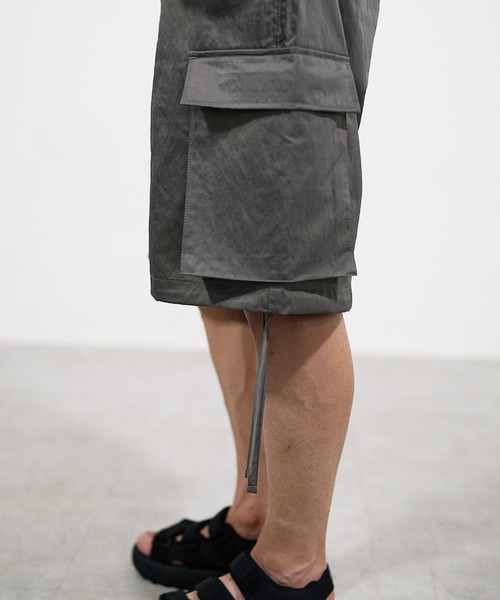 MinoriTY（マイノリティ）の「【MinoriTY】極太カーゴショーツ ワイドハーフパンツ ショートパンツ カーゴパンツ 夏服 メンズ オーバーサイズ（カーゴパンツ・メンズ・ブラック/グレー/カーキ・M/L）」の17枚目の写真