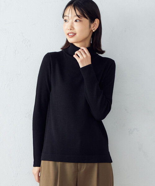 COMME CA ISM(コムサイズム)の「タートルネック ニット(ニット/セーター・レディース・アイボリー/ライラック/グレイッシュベージュ/ブラック・SMALL/MEDIUM/LARGE)」の7枚目の写真