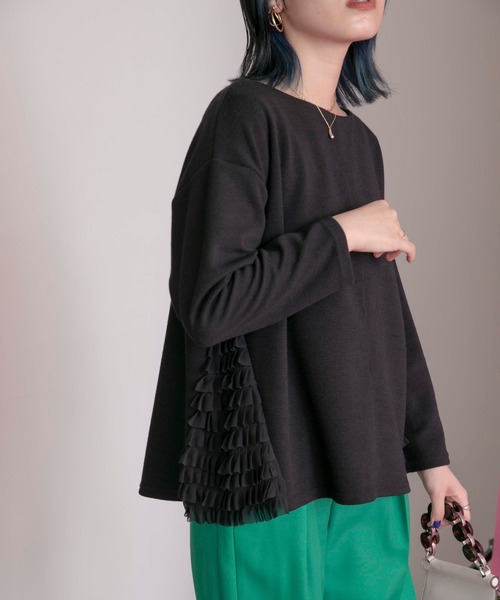 Eimee Law(エイミーロウ)の「サイドフリルトップス(Tシャツ/カットソー・レディース・ブラック/アイボリー/ベージュ・38)」の1枚目の写真