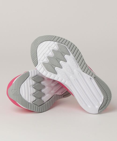 NEW BALANCE(ニューバランス)の「570 v3(スニーカー・キッズ・ブルー/ピンク/イエロー系その他/ホワイト/ブラック・19.0cm/20.0cm/20.5cm/21.0cm/23.0cm/24.0cm/25.0cm/17.0cm/17.5cm/18.5cm/19.5cm/22.0cm/23.5cm/24.5cm/18.0cm/21.5cm/22.5cm)」の7枚目の写真
