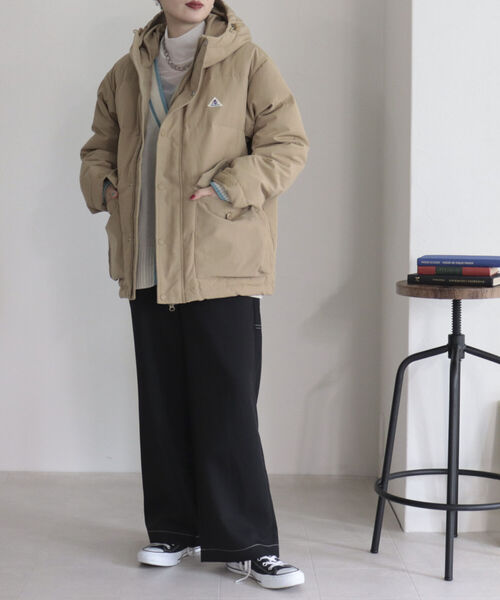 GEVACO(ゲバコ)の「【GEVACO/ゲバコ】フーデッドショートダウンジャケット(ダウンジャケット/コート・レディース・ブラック/ベージュ/カーキ・38/36)」の4枚目の写真