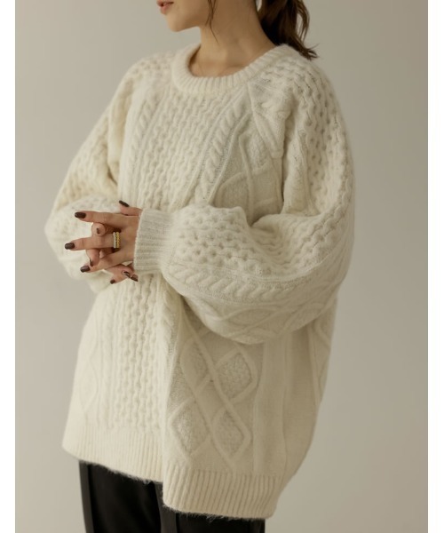 Re:EDIT（リエディ）の「ウールタッチオーバーサイズケーブルニットトップス（ニット/セーター・レディース・アイボリー/ベージュ/ブラウン/パープル・MEDIUM/LARGE）」の2枚目の写真