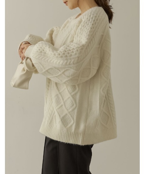 Re:EDIT（リエディ）の「ウールタッチオーバーサイズケーブルニットトップス（ニット/セーター・レディース・アイボリー/ベージュ/ブラウン/パープル・MEDIUM/LARGE）」の5枚目の写真