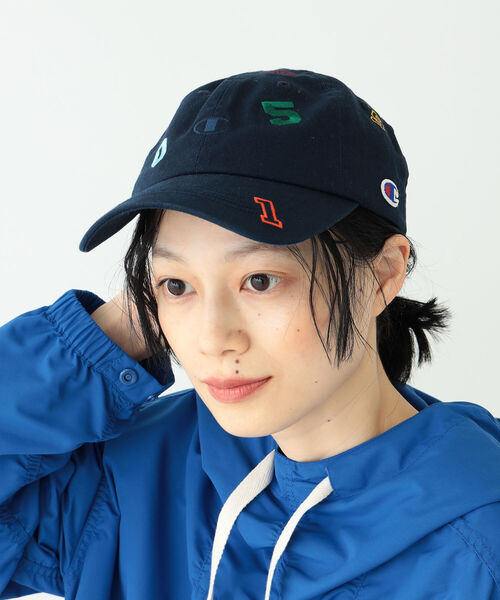 BEAMS BOY（ビームスボーイ）の「Champion × BEAMS BOY / 別注 刺繍 キャップ（キャップ・レディース・ネイビー/ベージュ・ONE SIZE）」の4枚目の写真