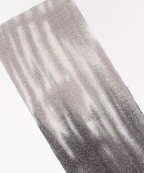 AZUL by moussy(アズールバイマウジー)の「TIE DYE FLUFFY STOLEⅡ/タイダイフラッフィーストールⅡ(マフラー・レディース・ベージュ系その他/グレー系その他・FREE)」の3枚目の写真