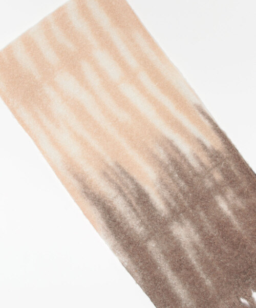 AZUL by moussy(アズールバイマウジー)の「TIE DYE FLUFFY STOLEⅡ/タイダイフラッフィーストールⅡ(マフラー・レディース・ベージュ系その他/グレー系その他・FREE)」の4枚目の写真