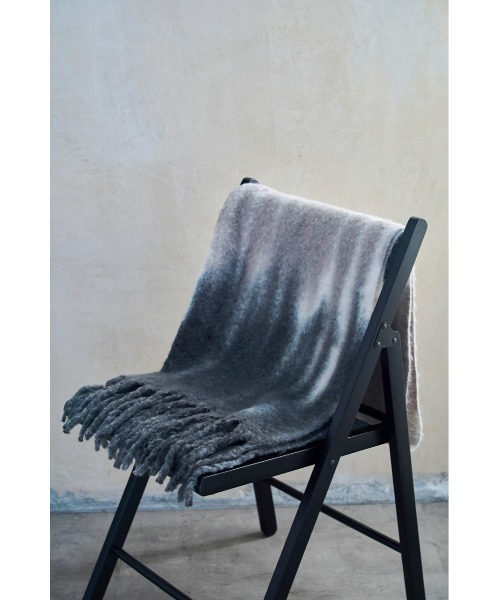 AZUL by moussy(アズールバイマウジー)の「TIE DYE FLUFFY STOLEⅡ/タイダイフラッフィーストールⅡ(マフラー・レディース・ベージュ系その他/グレー系その他・FREE)」の2枚目の写真