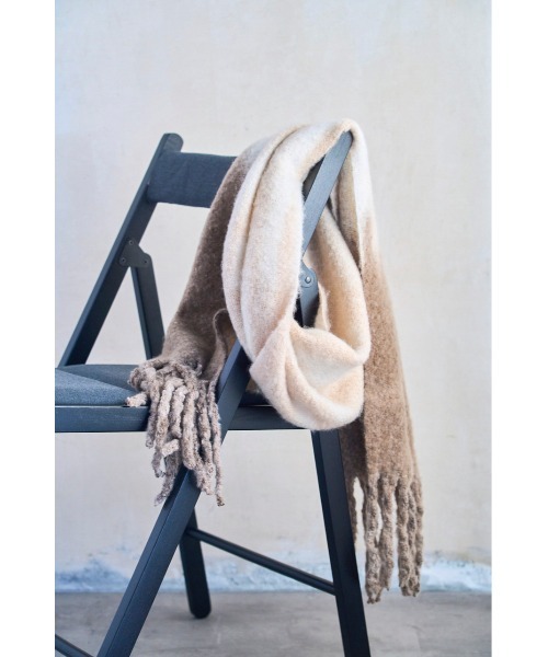 AZUL by moussy(アズールバイマウジー)の「TIE DYE FLUFFY STOLEⅡ/タイダイフラッフィーストールⅡ(マフラー・レディース・ベージュ系その他/グレー系その他・FREE)」の8枚目の写真
