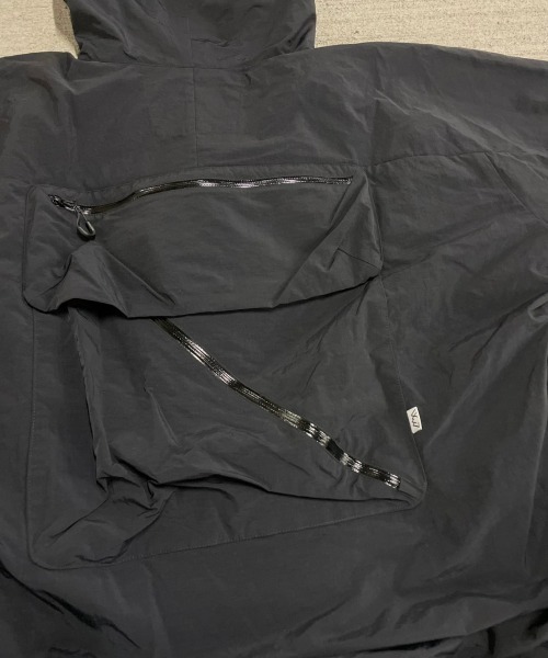 CMF OUTDOOR GARMENT（シーエムエフアウトドアガーメント）の「CMF OUTDOOR GARMENT × BEAVER/シーエムエフ アウトドアガーメント×BEAVER　別注 GUIDE SHELL NYLON 別注ガイドシェルナイロン（マウンテンパーカー・メンズ・ブラック・L/M）」の2枚目の写真