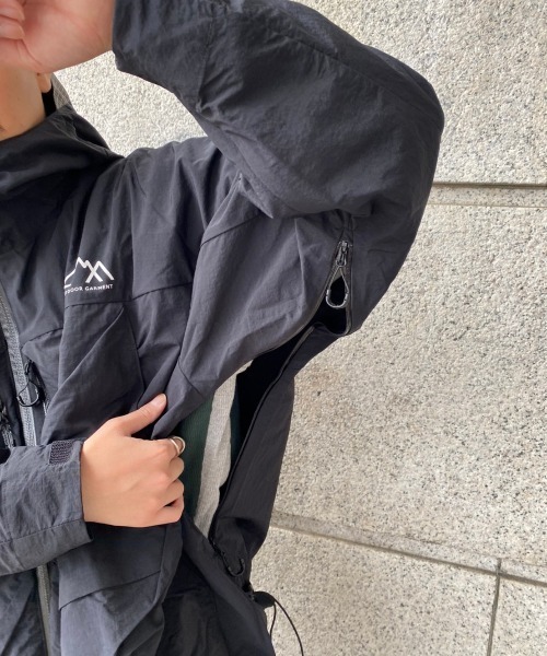 CMF OUTDOOR GARMENT（シーエムエフアウトドアガーメント）の「CMF OUTDOOR GARMENT × BEAVER/シーエムエフ アウトドアガーメント×BEAVER　別注 GUIDE SHELL NYLON 別注ガイドシェルナイロン（マウンテンパーカー・メンズ・ブラック・L/M）」の12枚目の写真