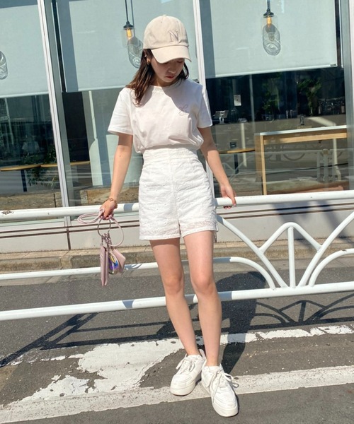 one after another NICE CLAUP(ワンアフターアナザーナイスクラップ)の「ワンポイントロゴ刺繍T【ZOZOTOWN限定】(Tシャツ/カットソー・レディース・オートミール/オフホワイト/ホワイト系その他/ブラック系その他・FREE)」の17枚目の写真