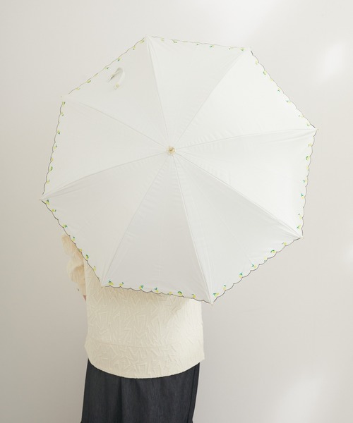 nifty colors(ニフティーカラーズ)の「【KATHARINE ROSS】nifty colors 最強の一級遮光 晴雨兼用 レモン刺繍PU長日傘 WEB限定(長傘・レディース・アイボリー・MEDIUM)」の7枚目の写真