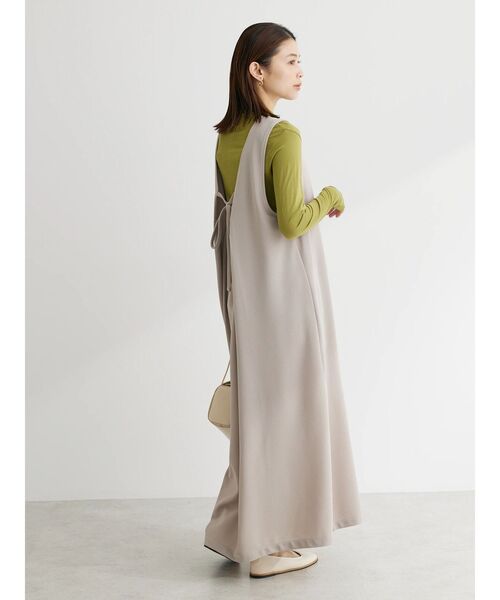 RAY CASSIN FAVORI（レイカズンフェバリ）の「・RAY　CASSIN　Vネックジャンスカ（ワンピース・レディース・グレイッシュベージュ/ブラック/カーキ・FREE）」の8枚目の写真