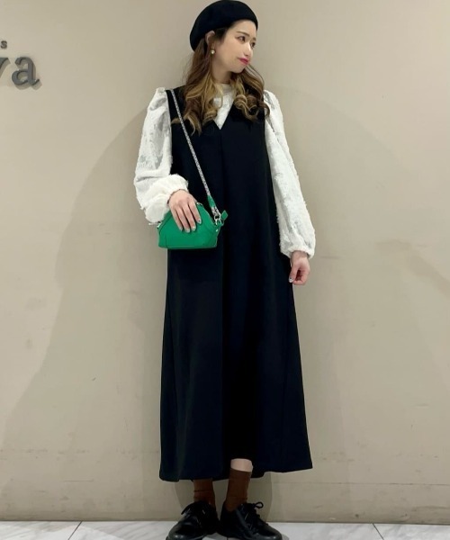 RAY CASSIN FAVORI（レイカズンフェバリ）の「・RAY　CASSIN　Vネックジャンスカ（ワンピース・レディース・グレイッシュベージュ/ブラック/カーキ・FREE）」の4枚目の写真