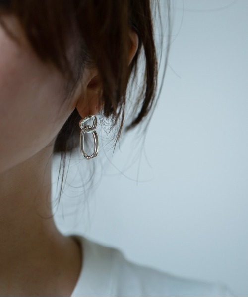 Ops.（オプス）の「ピアス アレルギー対応 ゴールド ピアス シルバー925【NEVIEN ネビア】（ピアス（両耳用）・レディース・シルバー/イエローゴールド/シルバー系その他/ゴールド系その他・ONE SIZE）」の2枚目の写真