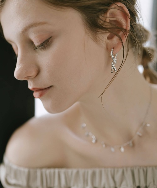 Ops.（オプス）の「ピアス アレルギー対応 ゴールド ピアス シルバー925【NEVIEN ネビア】（ピアス（両耳用）・レディース・シルバー/イエローゴールド/シルバー系その他/ゴールド系その他・ONE SIZE）」の6枚目の写真