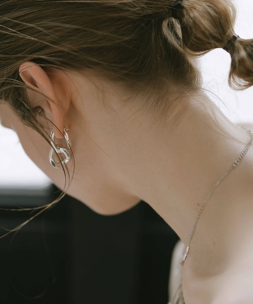 Ops.（オプス）の「ピアス アレルギー対応 ゴールド ピアス シルバー925【NEVIEN ネビア】（ピアス（両耳用）・レディース・シルバー/イエローゴールド/シルバー系その他/ゴールド系その他・ONE SIZE）」の7枚目の写真