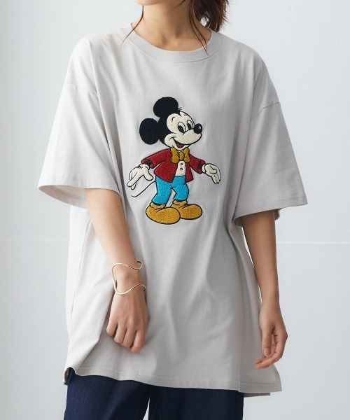 Disney(ディズニー)の「【ディズニー】綿100%キャラクターさがら刺しゅうオーバーサイズTシャツ(Tシャツ/カットソー・レディース・ライトグリーン/ライトグレー/スミクロ/ベージュ/パープル/オフホワイト/ブラック系その他/カーキ・M/L/LL)」の4枚目の写真