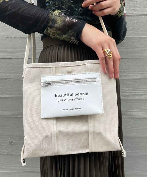 beautiful people（ビューティフルピープル）の「beautiful people lining logo pocket mini shoulder bag 7345611967（ショルダーバッグ・レディース・ブラック/オフホワイト・FREE）」の4枚目の写真