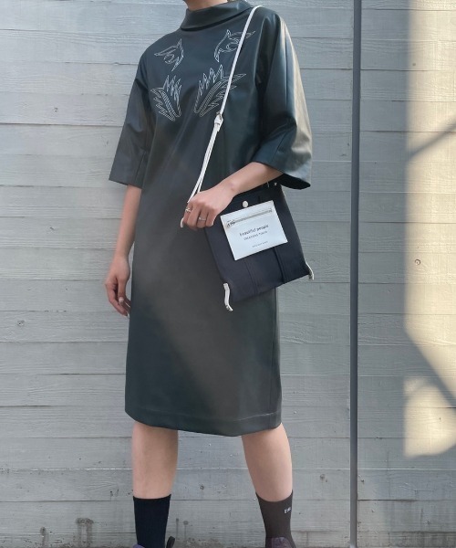 beautiful people（ビューティフルピープル）の「beautiful people lining logo pocket mini shoulder bag 7345611967（ショルダーバッグ・レディース・ブラック/オフホワイト・FREE）」の5枚目の写真