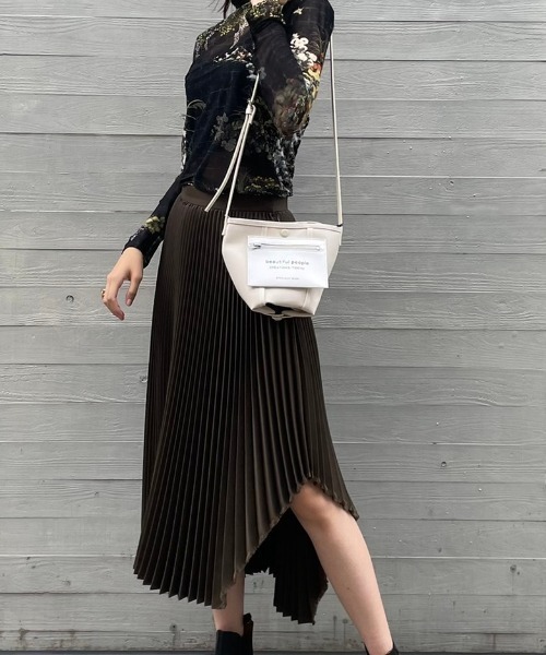 beautiful people（ビューティフルピープル）の「beautiful people lining logo pocket mini shoulder bag 7345611967（ショルダーバッグ・レディース・ブラック/オフホワイト・FREE）」の3枚目の写真
