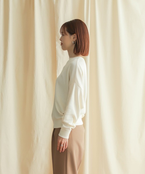 URBAN RESEARCH DOORS(アーバンリサーチドアーズ)の「タックフライスロングスリーブTシャツ(Tシャツ/カットソー・レディース・イエロー系その他/ブラック/グレー系その他/ナチュラル・MEDIUM)」の17枚目の写真