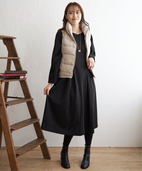 ikka（イッカ）の「細コールボリューム襟ベスト（ダウンベスト・レディース・チャコールグレー/ベージュ・M/L/S）」の22枚目の写真