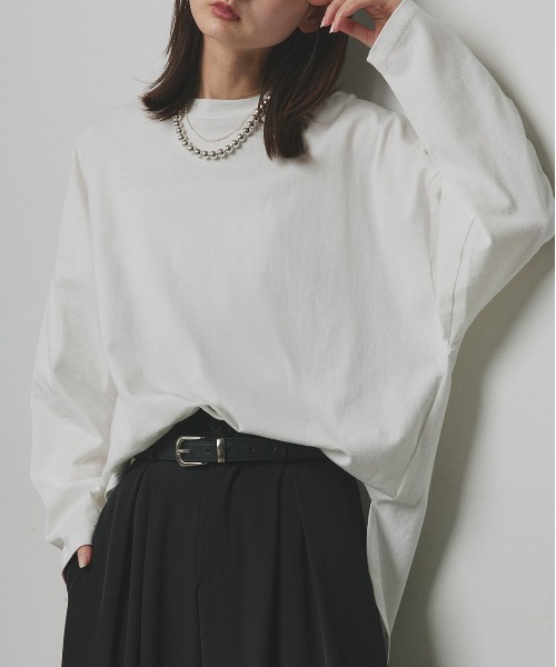 ad thie(アドティエ)の「ラウンドスリット チュニック ロングTシャツ(Tシャツ/カットソー・レディース・ダークブラウン/オフホワイト/パープル/ブラック/ライトグリーン/ベージュ/チャコール/ブラウン・FREE)」の1枚目の写真