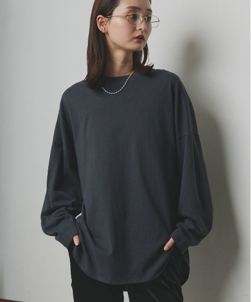 ad thie(アドティエ)の「ラウンドスリット チュニック ロングTシャツ(Tシャツ/カットソー・レディース・ダークブラウン/オフホワイト/パープル/ブラック/ライトグリーン/ベージュ/チャコール/ブラウン・FREE)」の3枚目の写真