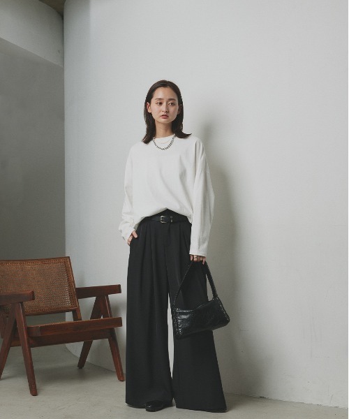 ad thie(アドティエ)の「ラウンドスリット チュニック ロングTシャツ(Tシャツ/カットソー・レディース・ダークブラウン/オフホワイト/パープル/ブラック/ライトグリーン/ベージュ/チャコール/ブラウン・FREE)」の9枚目の写真