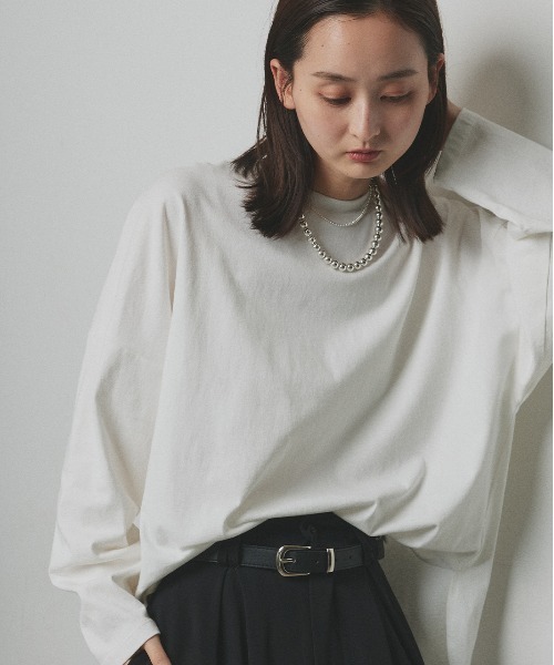 ad thie(アドティエ)の「ラウンドスリット チュニック ロングTシャツ(Tシャツ/カットソー・レディース・ダークブラウン/オフホワイト/パープル/ブラック/ライトグリーン/ベージュ/チャコール/ブラウン・FREE)」の13枚目の写真