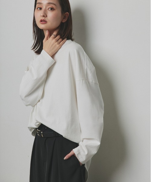 ad thie(アドティエ)の「ラウンドスリット チュニック ロングTシャツ(Tシャツ/カットソー・レディース・ダークブラウン/オフホワイト/パープル/ブラック/ライトグリーン/ベージュ/チャコール/ブラウン・FREE)」の15枚目の写真