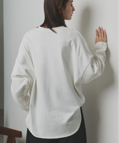 ad thie(アドティエ)の「ラウンドスリット チュニック ロングTシャツ(Tシャツ/カットソー・レディース・ダークブラウン/オフホワイト/パープル/ブラック/ライトグリーン/ベージュ/チャコール/ブラウン・FREE)」の17枚目の写真
