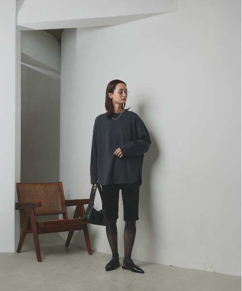 ad thie(アドティエ)の「ラウンドスリット チュニック ロングTシャツ(Tシャツ/カットソー・レディース・ダークブラウン/オフホワイト/パープル/ブラック/ライトグリーン/ベージュ/チャコール/ブラウン・FREE)」の20枚目の写真