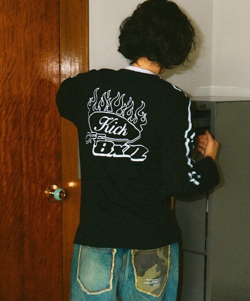 NASTY KICK(ナスティーキック)の「A'GEM/9 × .kom『NASTYKICK/NS+K/ナスティーキック』BxZZ Longsleeve/ライン柄 ファイヤーロゴ長袖Tシャツ(Tシャツ/カットソー・メンズ・ホワイト/ブラック・L)」の17枚目の写真