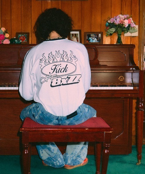 NASTY KICK(ナスティーキック)の「A'GEM/9 × .kom『NASTYKICK/NS+K/ナスティーキック』BxZZ Longsleeve/ライン柄 ファイヤーロゴ長袖Tシャツ(Tシャツ/カットソー・メンズ・ホワイト/ブラック・L)」の14枚目の写真