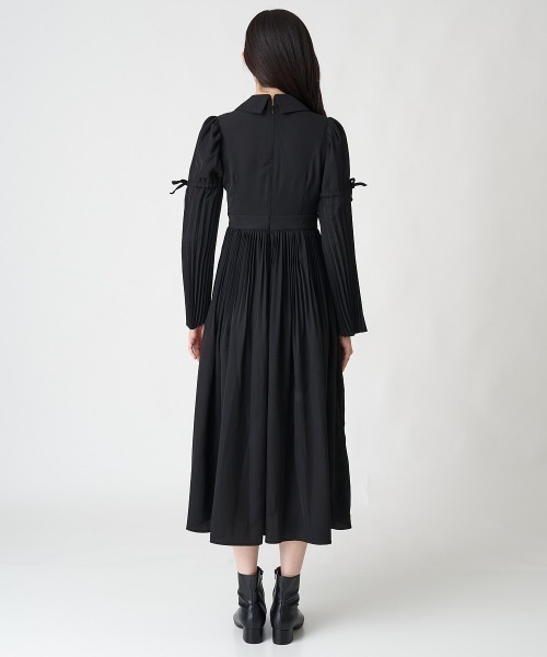 A de a.v.v（アードアー・ヴェ・ヴェ）の「フレアスリーブ消しプリーツワンピース（ワンピース・レディース・ブラック・38/36）」の12枚目の写真