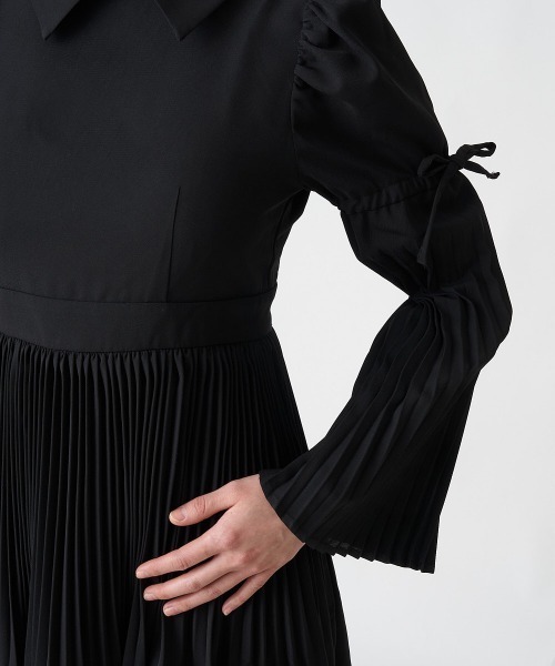 A de a.v.v（アードアー・ヴェ・ヴェ）の「フレアスリーブ消しプリーツワンピース（ワンピース・レディース・ブラック・38/36）」の15枚目の写真