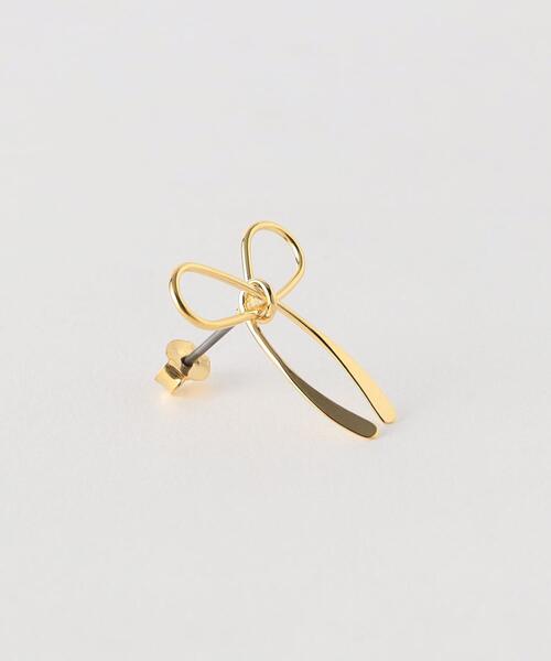 green label relaxing(グリーンレーベルリラクシング)の「ラインリボン ピアス(ピアス(両耳用)・レディース・ゴールド/シルバー・FREE)」の4枚目の写真