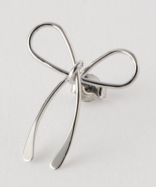 green label relaxing(グリーンレーベルリラクシング)の「ラインリボン ピアス(ピアス(両耳用)・レディース・ゴールド/シルバー・FREE)」の8枚目の写真